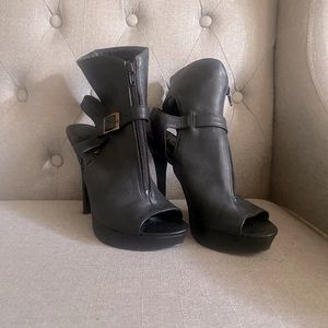 Tony K, Stiletto booties, EUC, black Sz.8